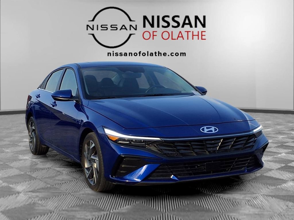 Used 2025 Hyundai Elantra SEL FWD image 29
