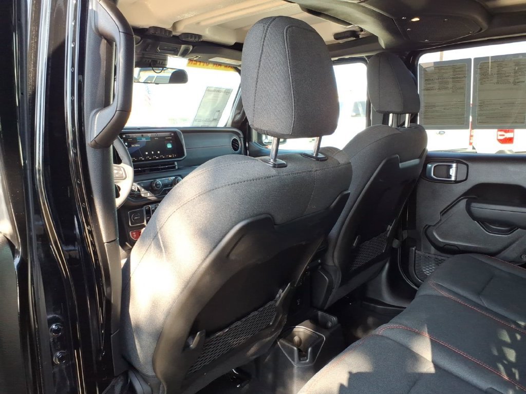 Used 2026 Jeep Wrangler Unlimited Rubicon AWD/4WD image 14