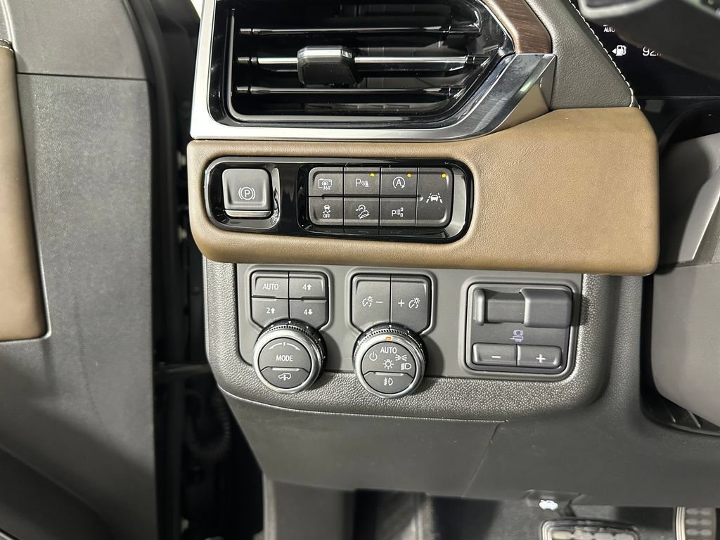 Used 2025 GMC Yukon XL Denali Ultimate AWD/4WD image 15