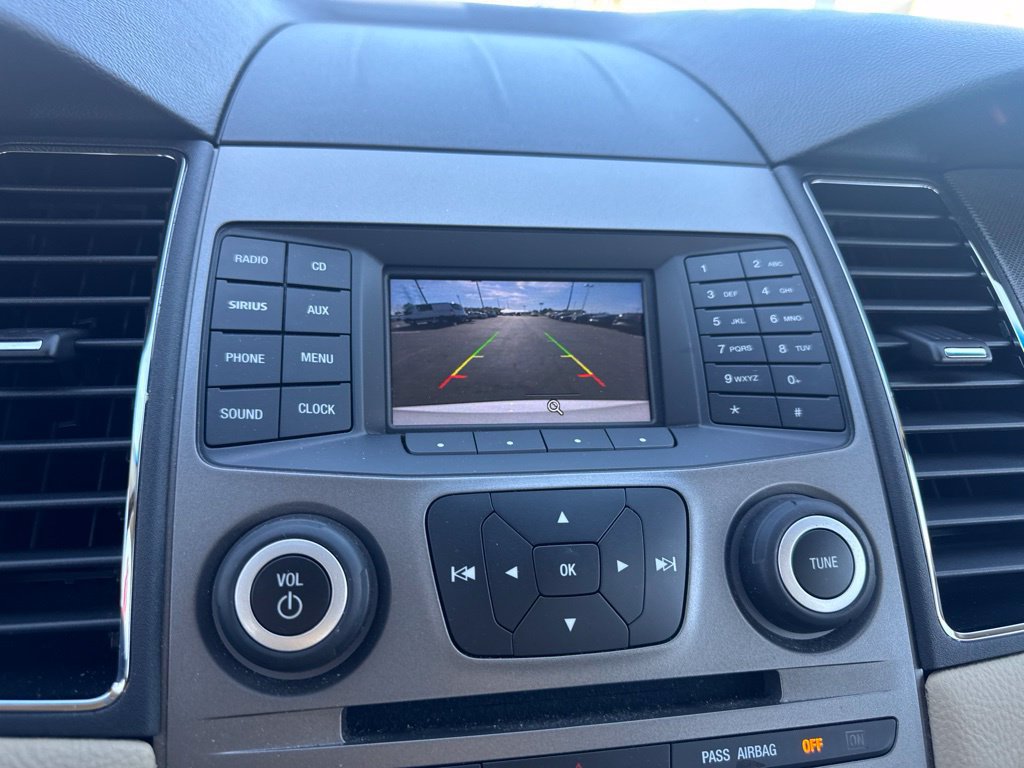 Used 2018 Ford Taurus SE FWD image 19
