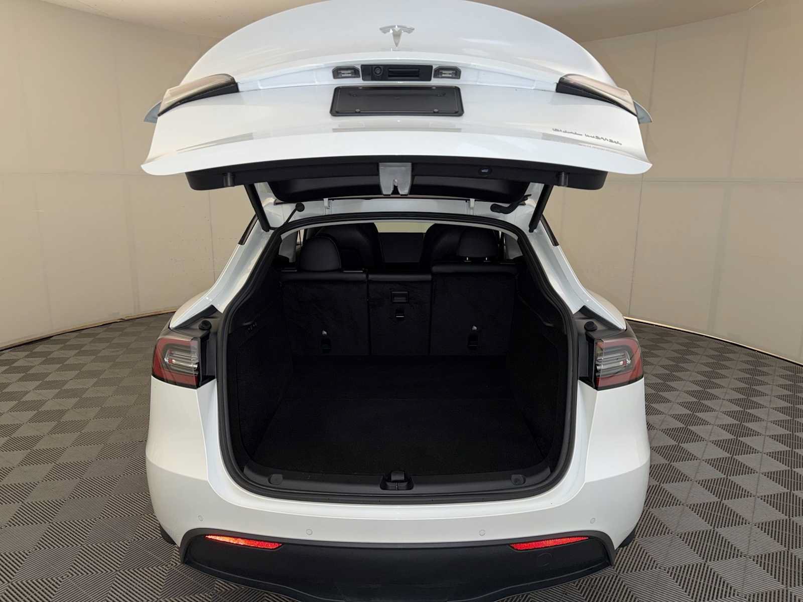 Used 2022 Tesla Model Y Long Range AWD/4WD image 22