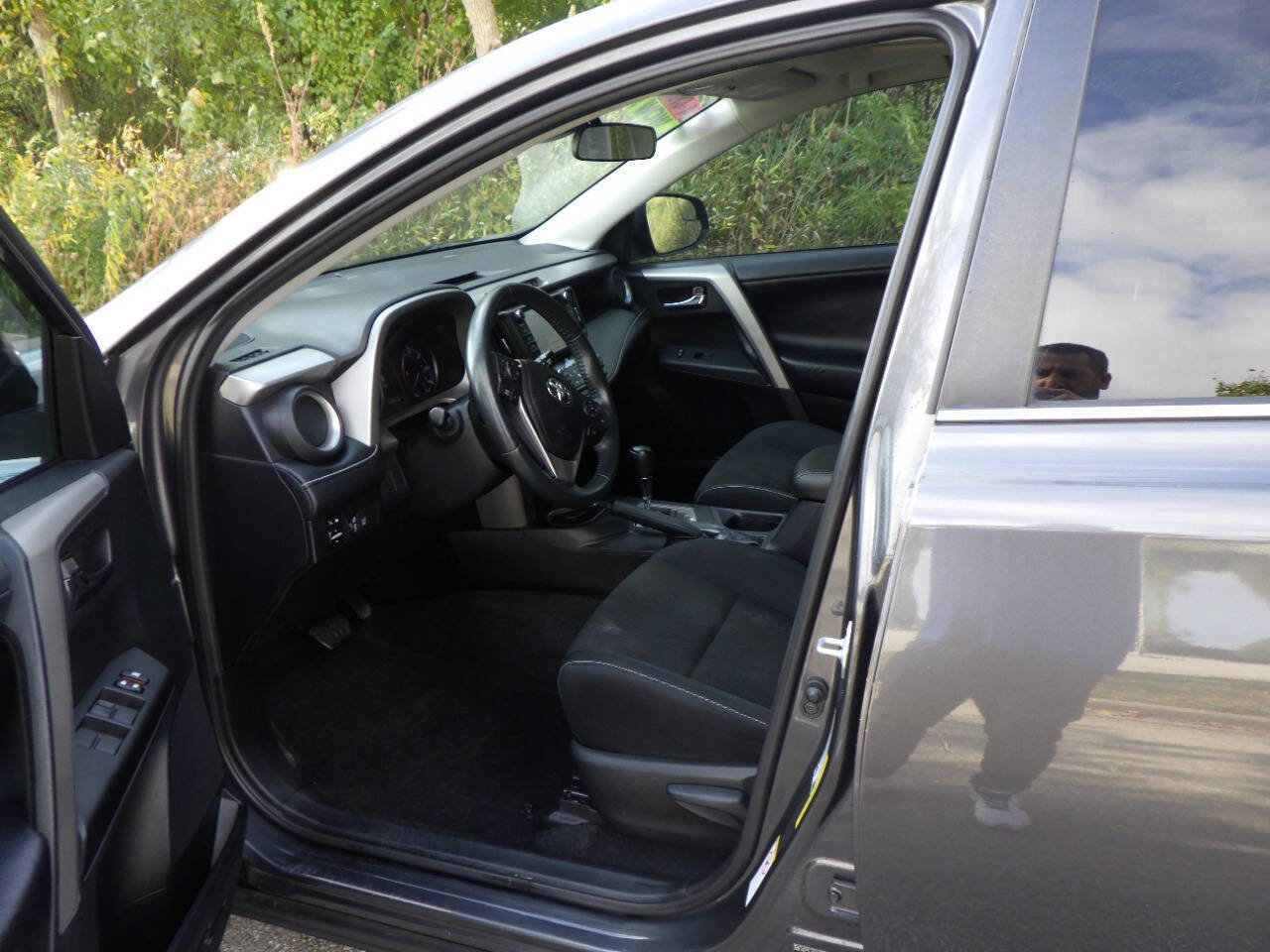 Used 2017 Toyota RAV4 XLE w/ Premium Special Value Package FWD image 10