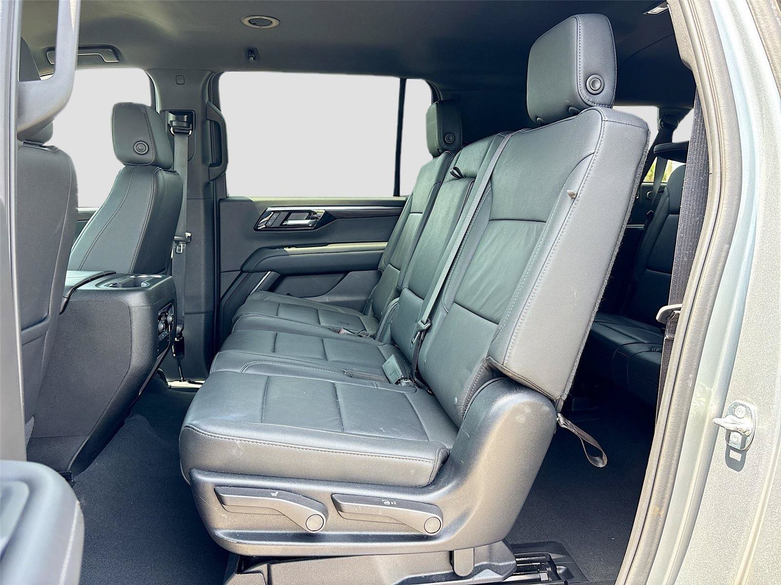 Used 2025 Chevrolet Suburban Z71 AWD/4WD image 24
