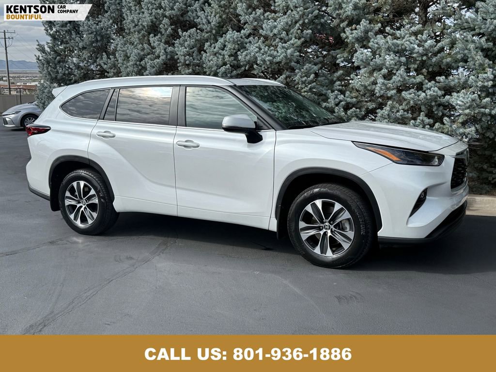 Used 2025 Toyota Highlander XLE image 11