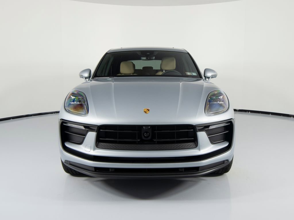 Certified 2025 Porsche Macan image 12