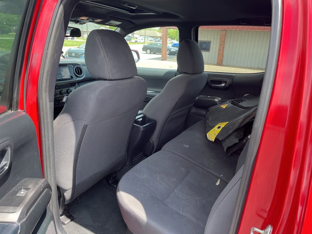 Used 2017 Toyota Tacoma TRD Off-Road w/ Premium & Technology Package AWD/4WD image 26