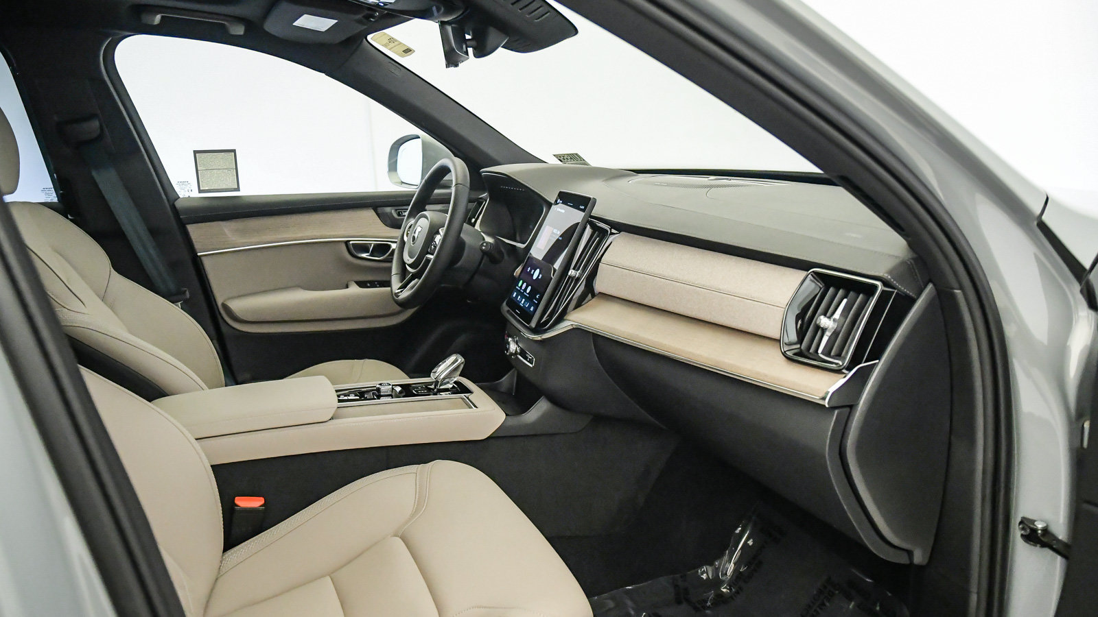 Certified 2026 Volvo XC90 B6 Plus AWD/4WD image 17