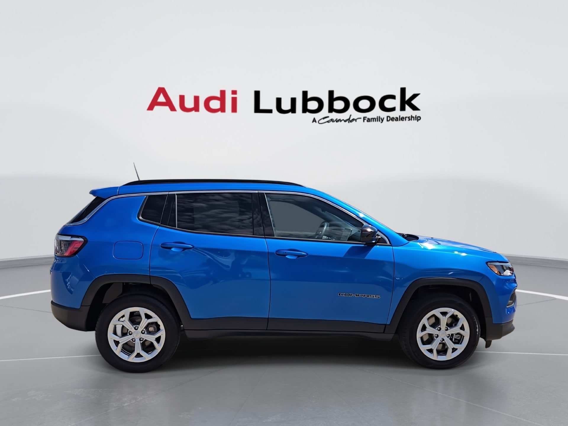 Used 2024 Jeep Compass Latitude AWD/4WD image 9