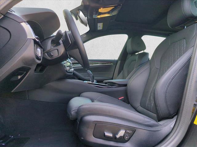 Used 2023 BMW 530e w/ Convenience Package image 17