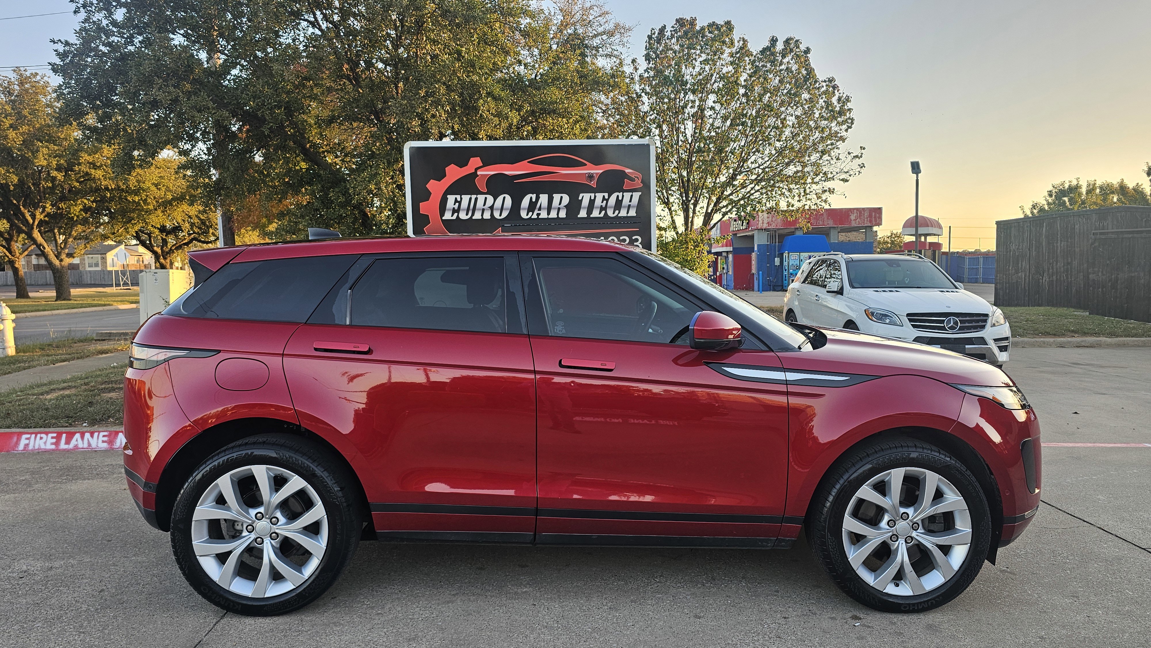 Used 2020 Land Rover Range Rover Evoque SE AWD/4WD image 7