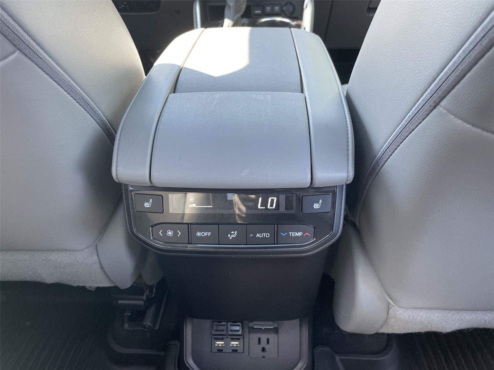 Used 2021 Toyota Highlander Platinum AWD/4WD image 31