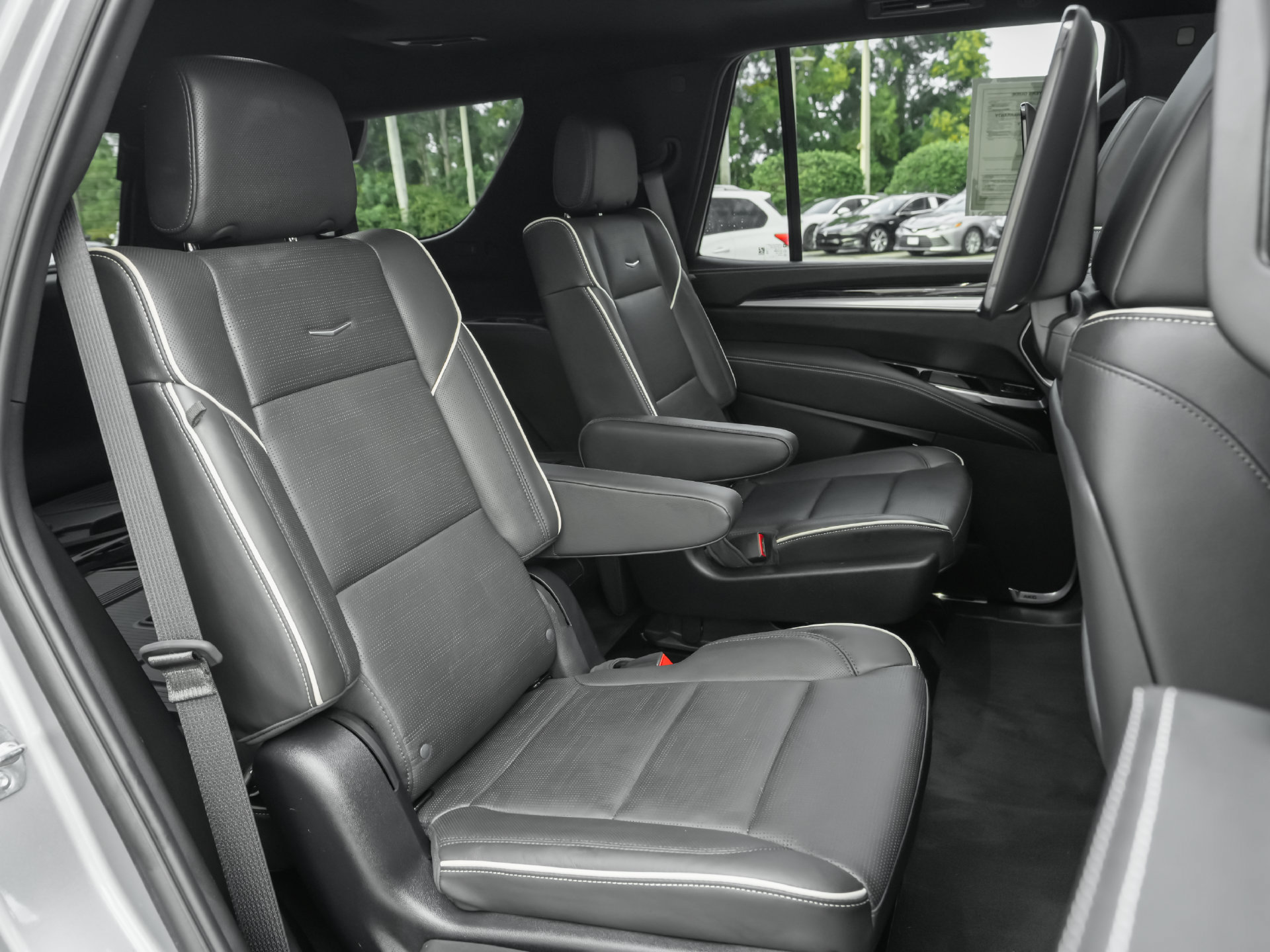 Used 2025 Cadillac Escalade Sport w/ LPO, ONYX Package AWD/4WD image 9