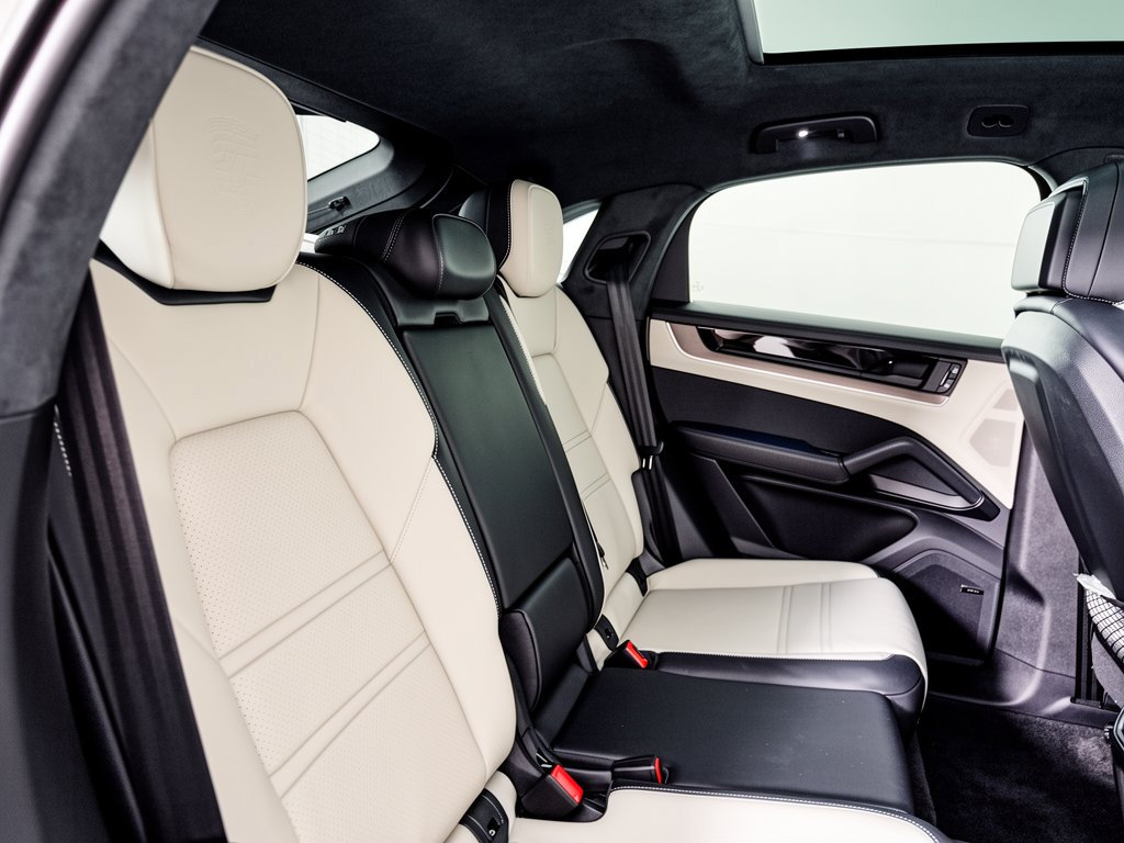 New 2026 Porsche Cayenne GTS AWD/4WD image 29