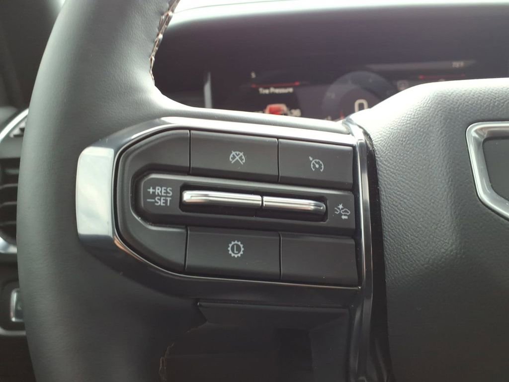 Used 2024 GMC Acadia AT4 w/ Luxury Package image 17