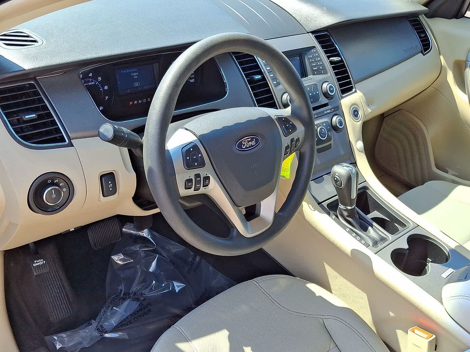Used 2018 Ford Taurus SE FWD image 16