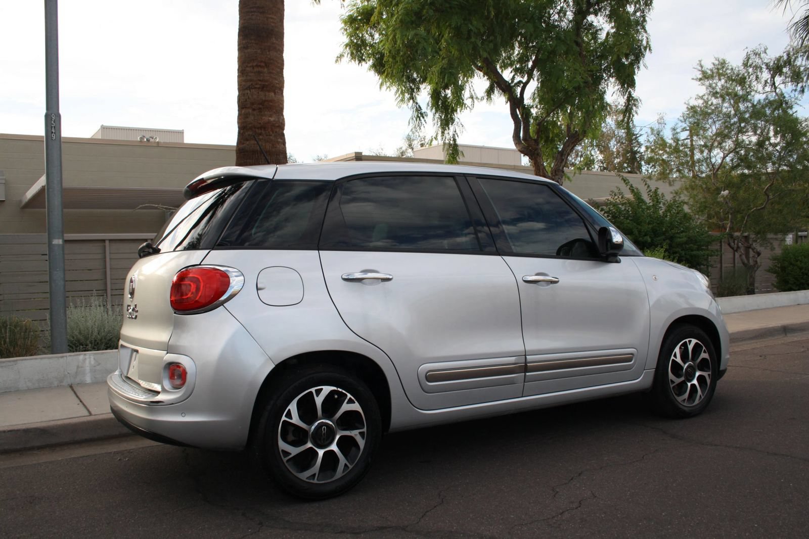 Used 2014 FIAT 500L Lounge FWD image 3