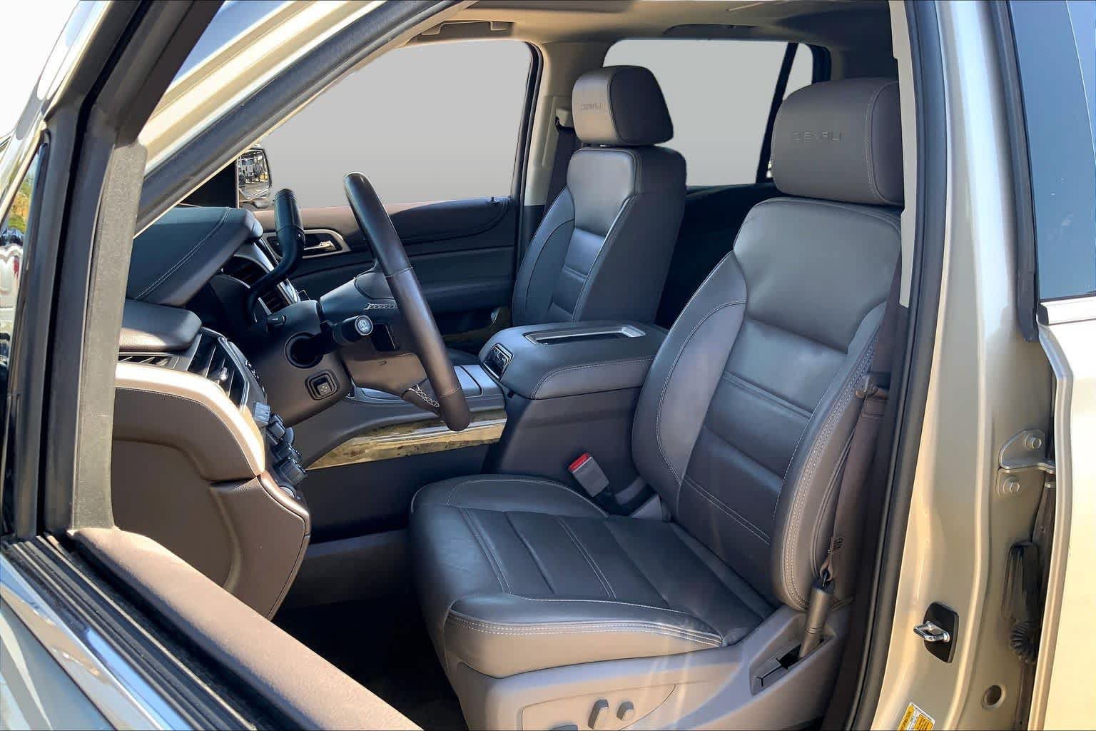 Used 2017 GMC Yukon Denali w/ Open Road Package AWD/4WD image 8
