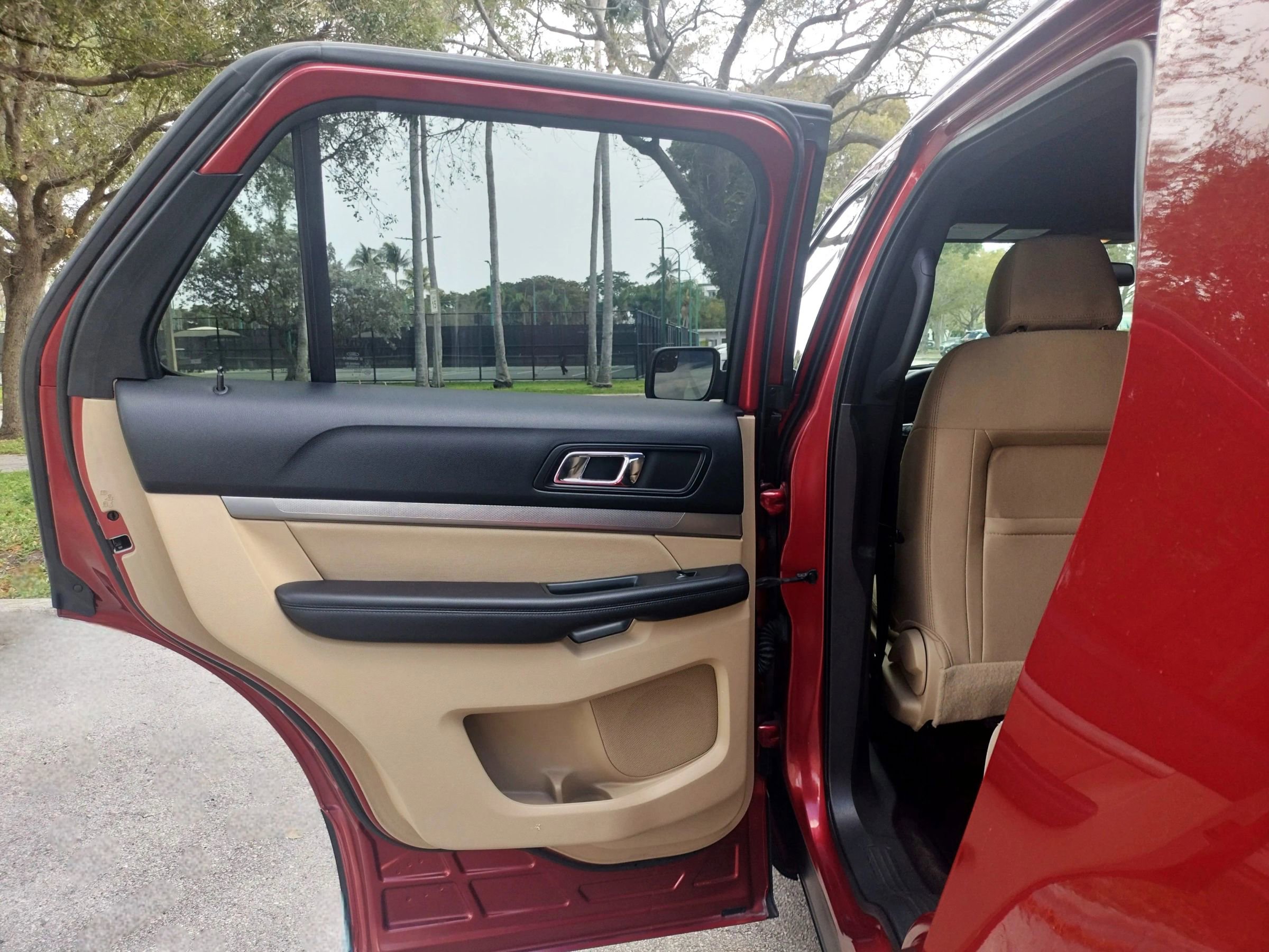 Used 2017 Ford Explorer FWD image 15