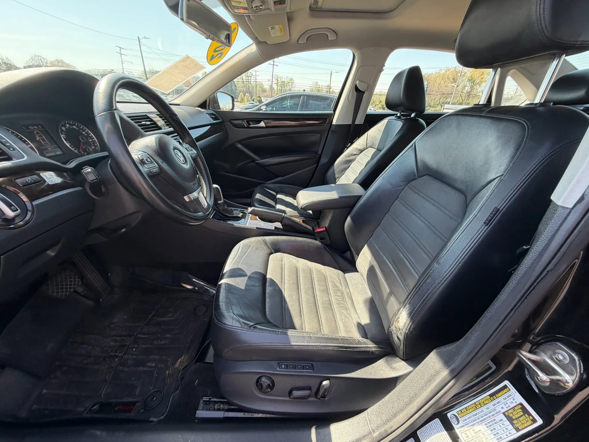 Used 2015 Volkswagen Passat TDI SEL Premium image 22
