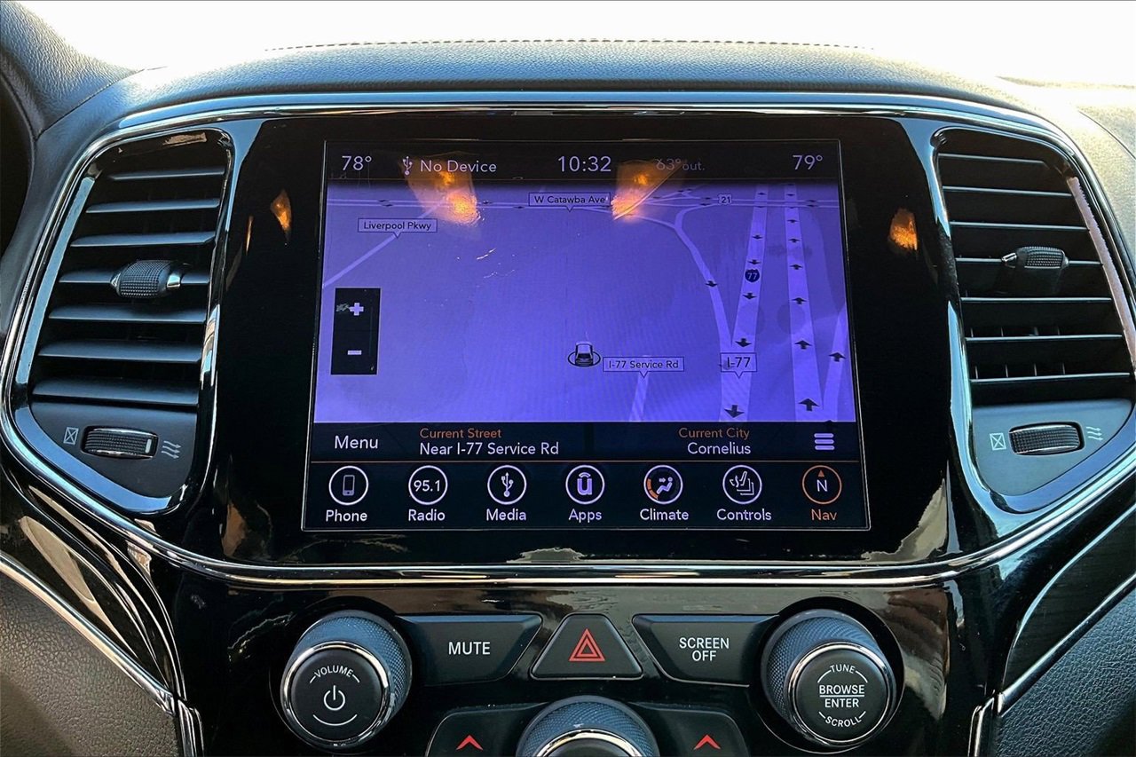 Used 2019 Jeep Grand Cherokee Overland image 12