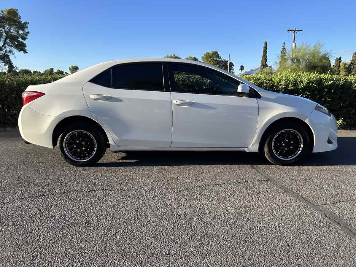 Used 2017 Toyota Corolla L w/ Carpet Mat Package (TMS) FWD image 5