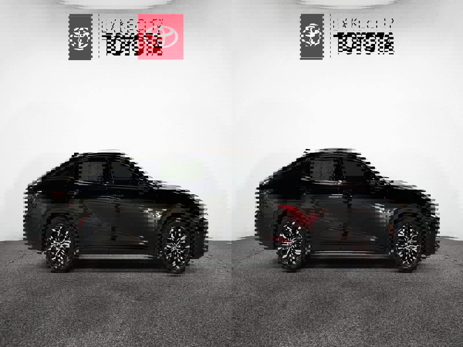 Used 2023 Toyota Crown Limited image 9