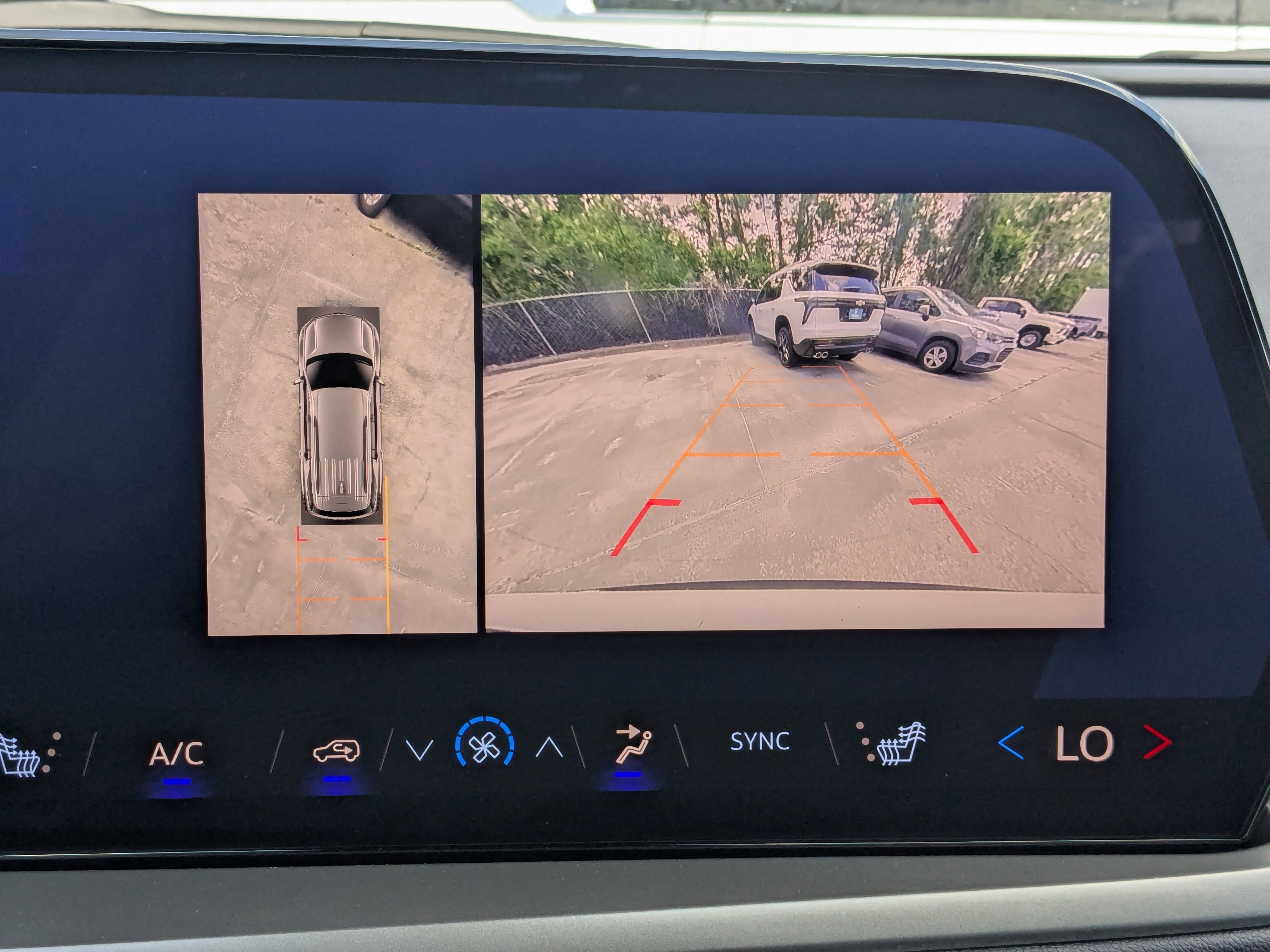 New 2025 Chevrolet Traverse LT w/ Enhanced Driving Package image 8