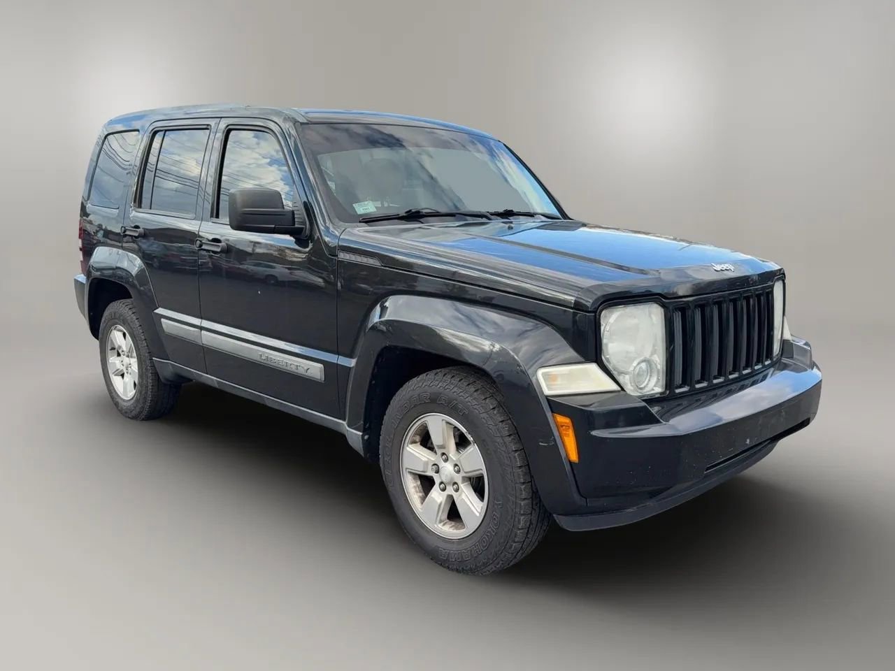 Used 2012 Jeep Liberty Sport w/ Driver Convenience Group image 8