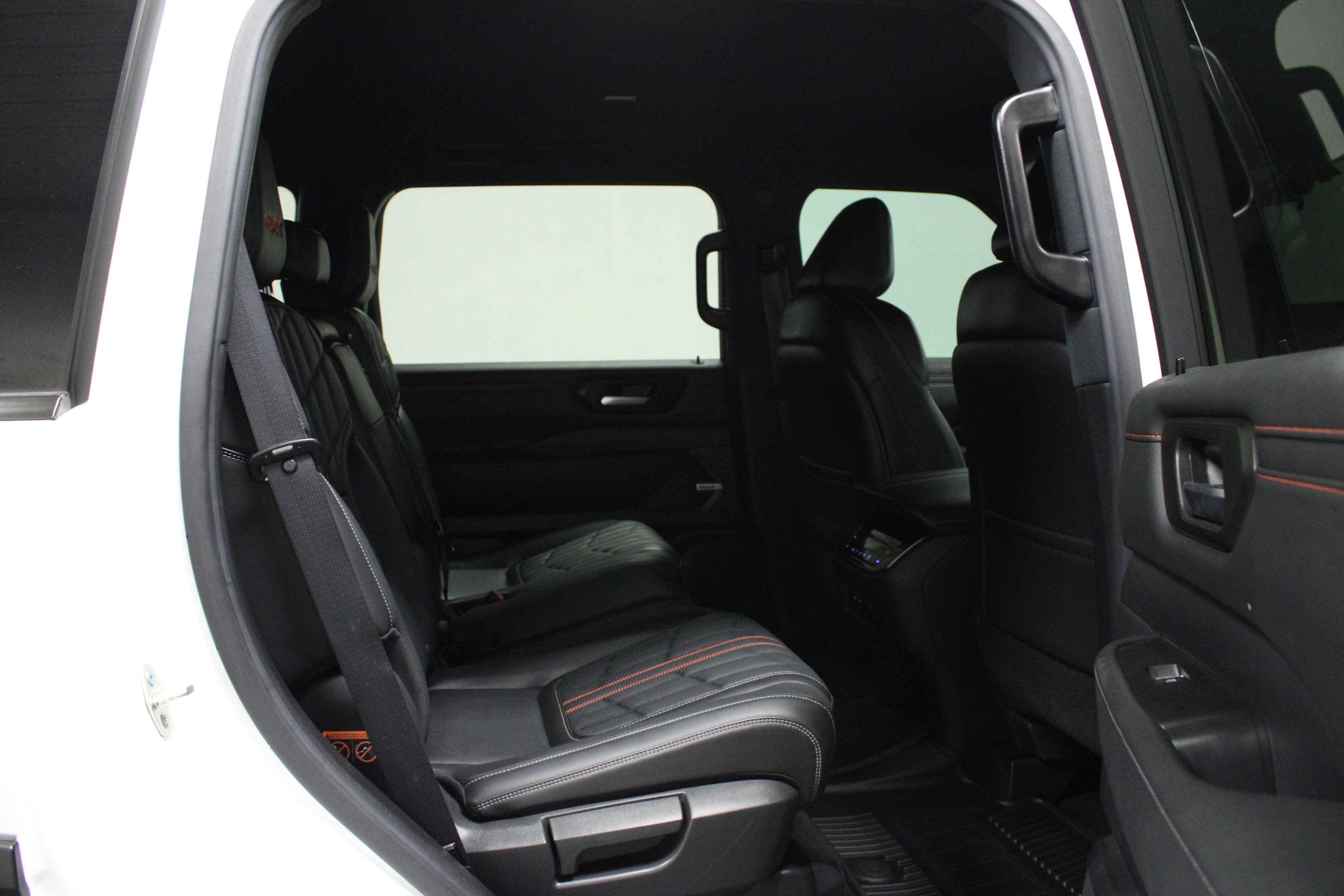 Used 2025 Nissan Armada PRO-4X AWD/4WD image 16