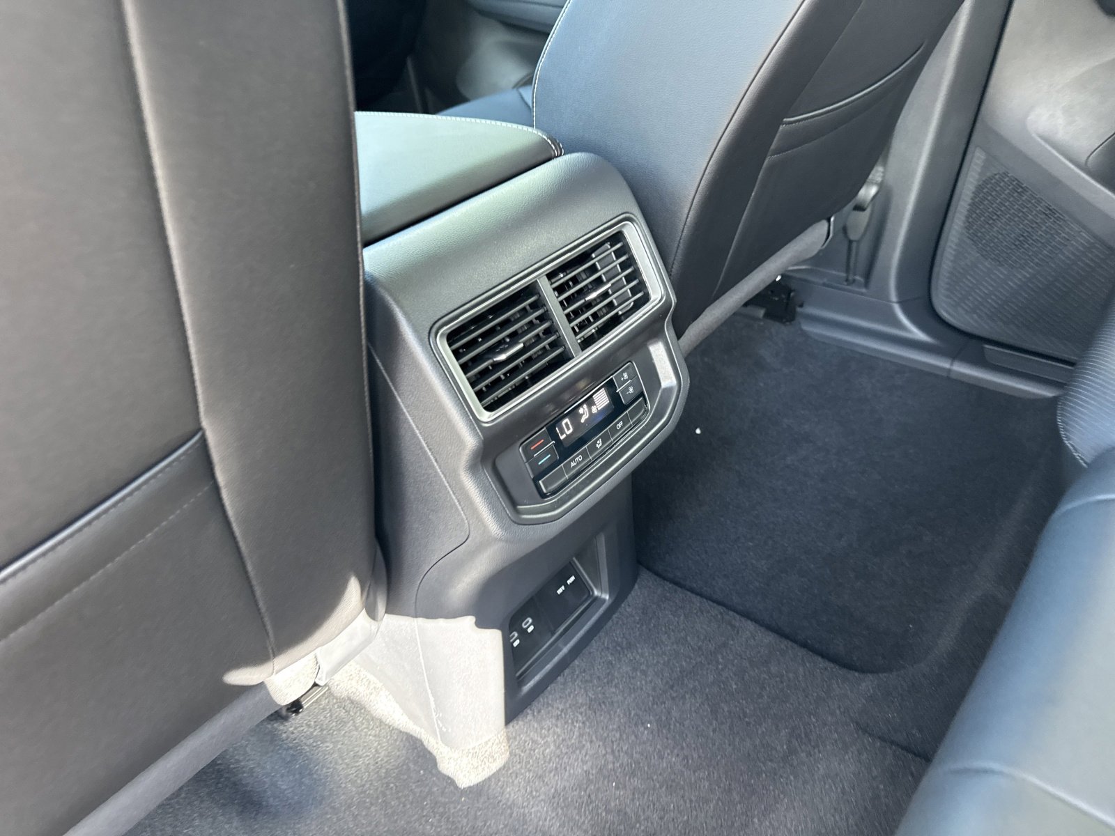 New 2026 Volkswagen Atlas SE image 22