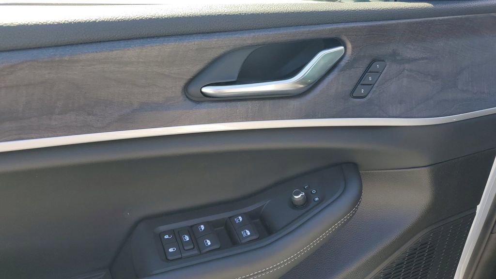 New 2025 Jeep Grand Cherokee L Limited w/ Black Appearance Package image 23