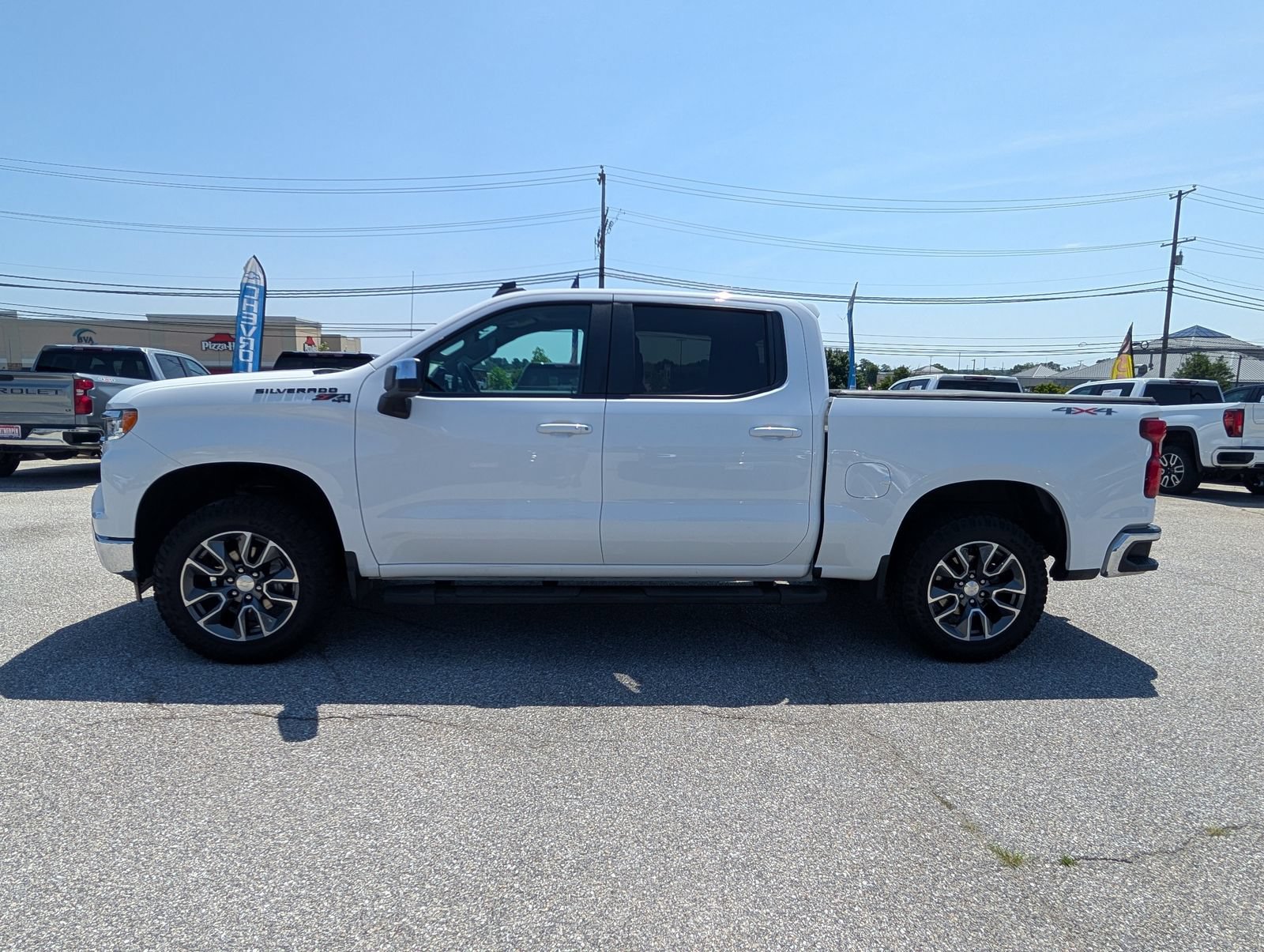 Used 2023 Chevrolet Silverado 1500 LT AWD/4WD image 6