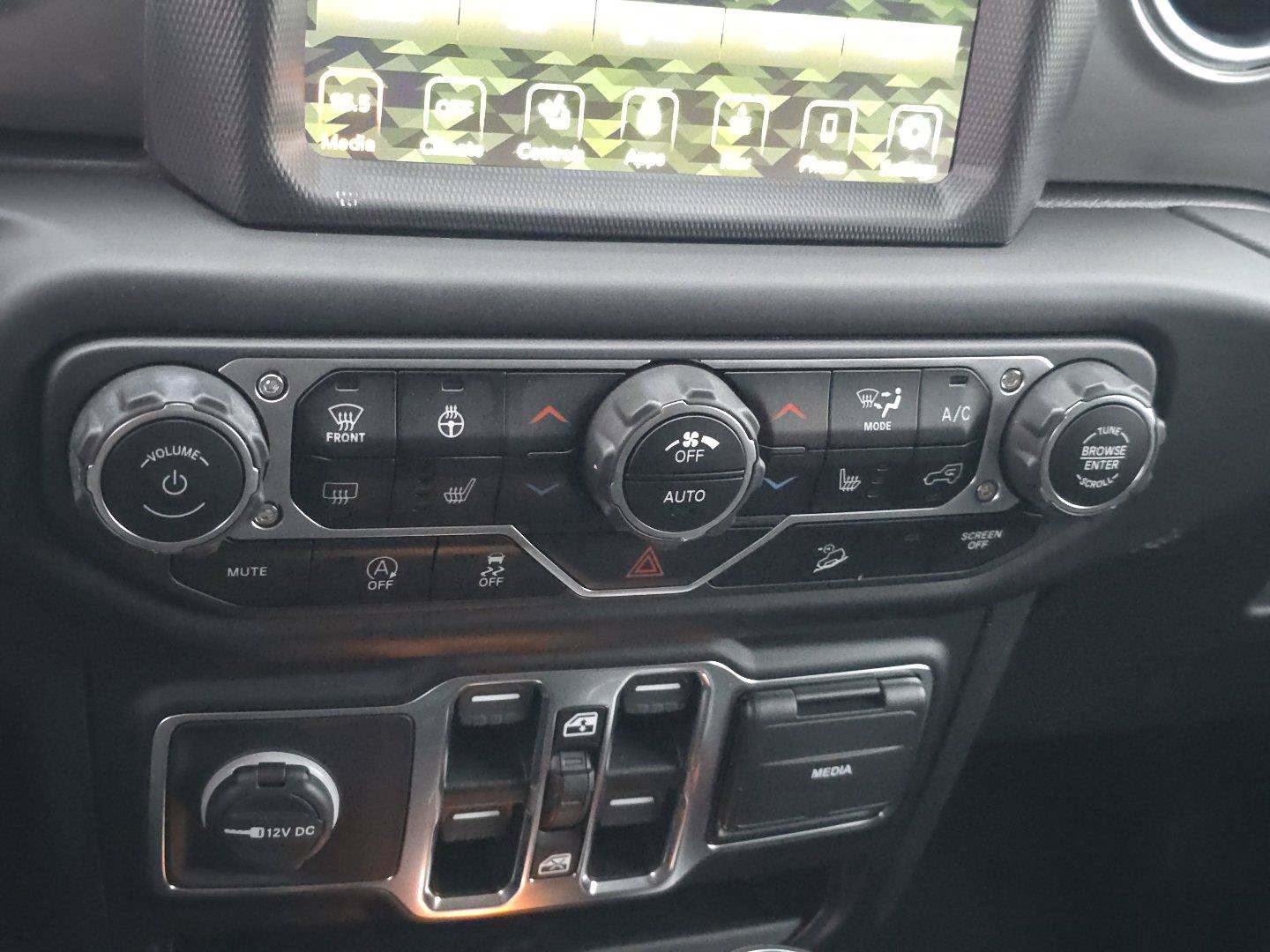 Used 2021 Jeep Wrangler Unlimited Sahara w/ Uconnect 4C Nav & Sound Group AWD/4WD image 29