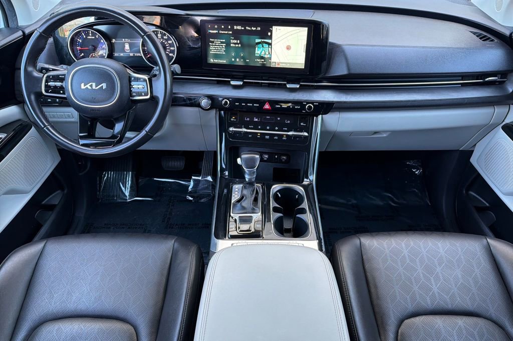 Used 2024 Kia Carnival EX FWD image 13