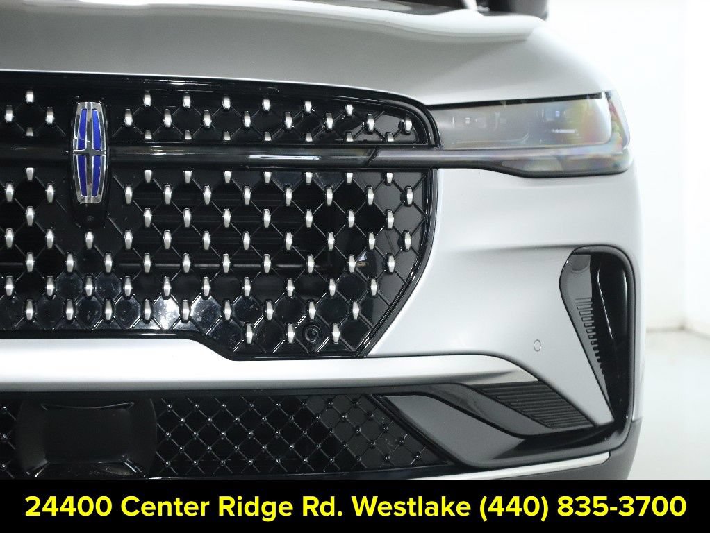Used 2025 Lincoln Nautilus Premier AWD/4WD image 8
