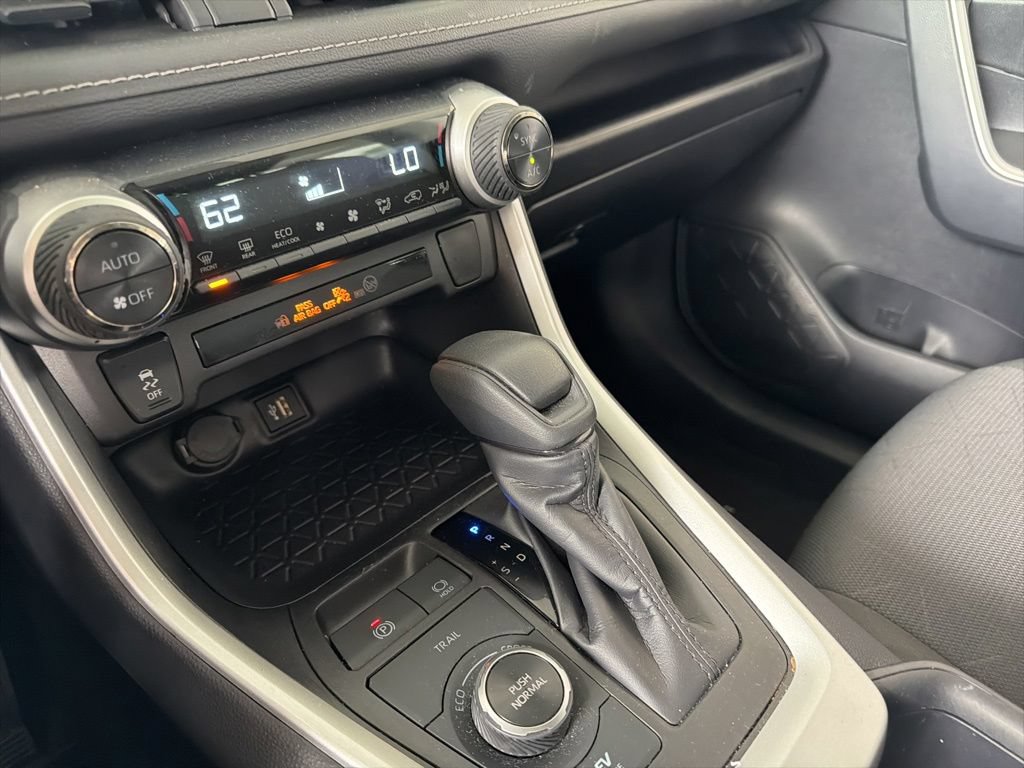 Used 2025 Toyota RAV4 XLE AWD/4WD image 23