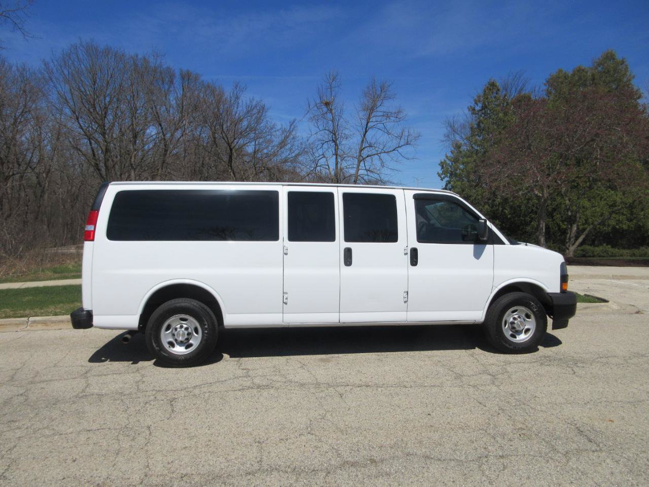 Used 2020 Chevrolet Express 2500 Extended RWD image 6