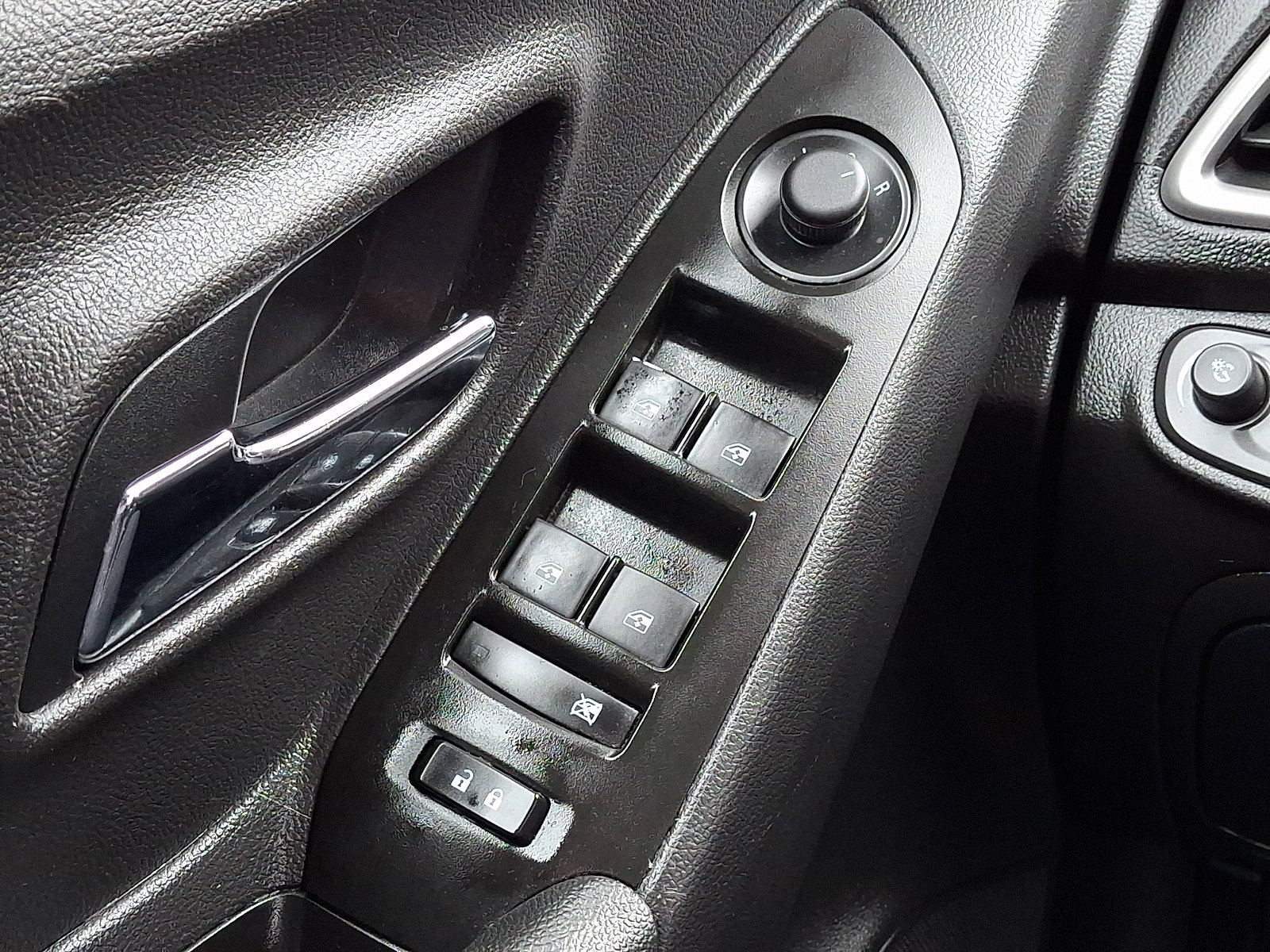 Used 2021 Chevrolet Trax LT w/ Redline Edition image 25