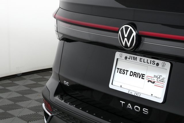 New 2026 Volkswagen Taos SE image 34