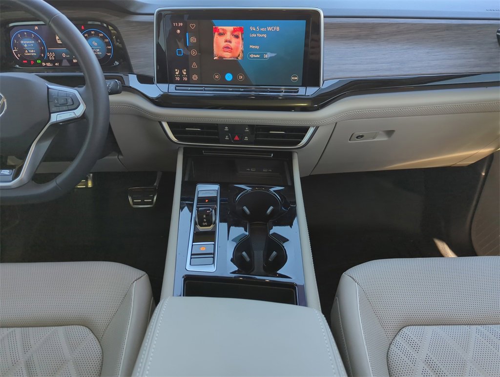 Used 2025 Volkswagen Atlas SEL Premium R-Line image 26