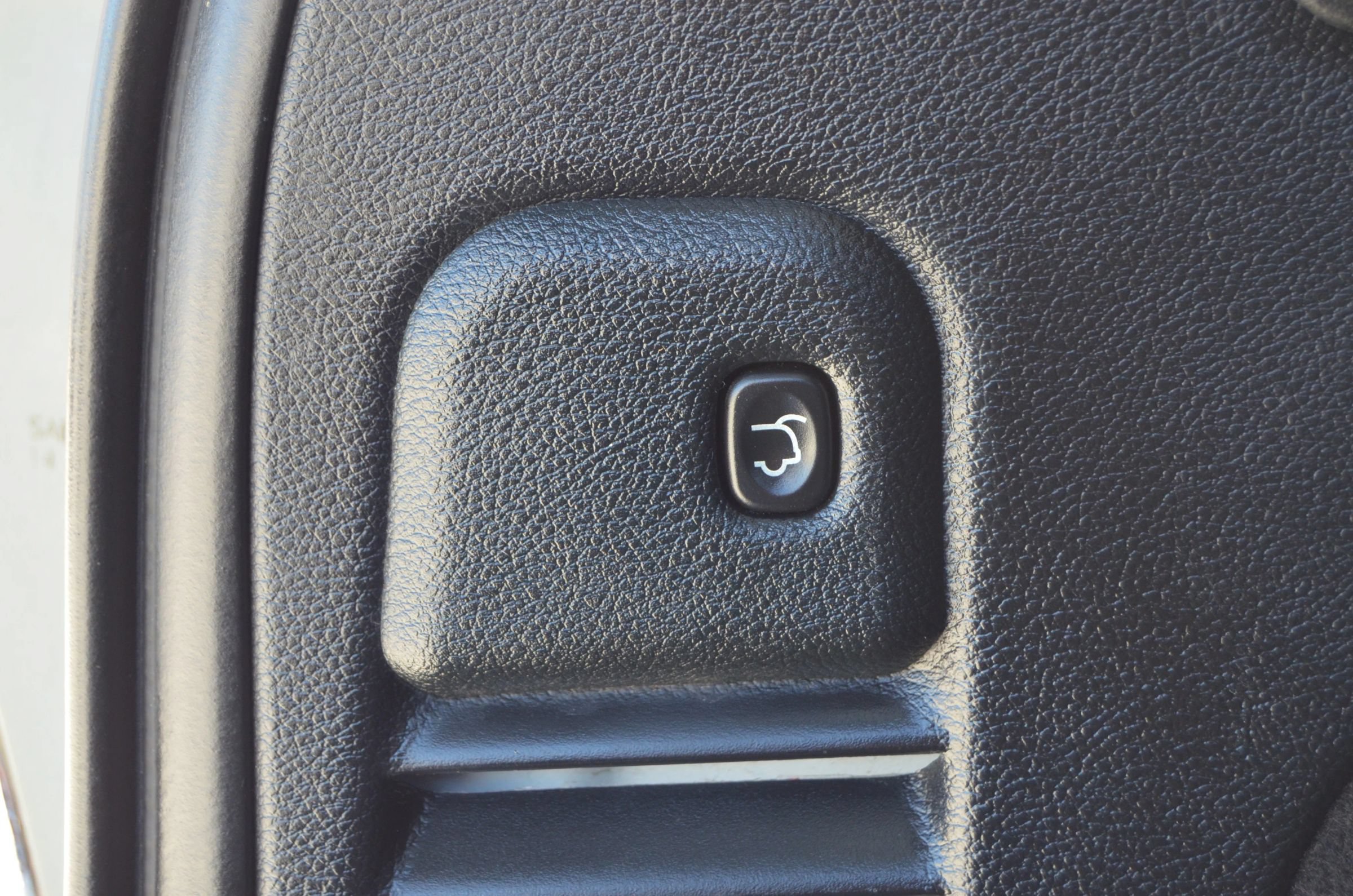 Used 2018 Jeep Grand Cherokee Limited RWD image 11