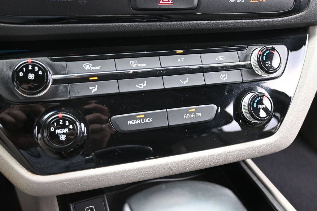 Used 2021 Kia Sedona EX FWD image 16