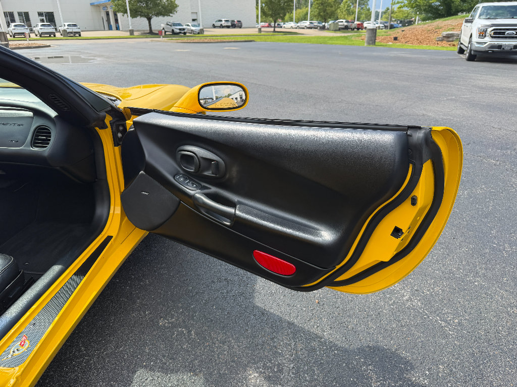 Used 2001 Chevrolet Corvette Convertible w/ Preferred Equipment Group2 RWD image 25