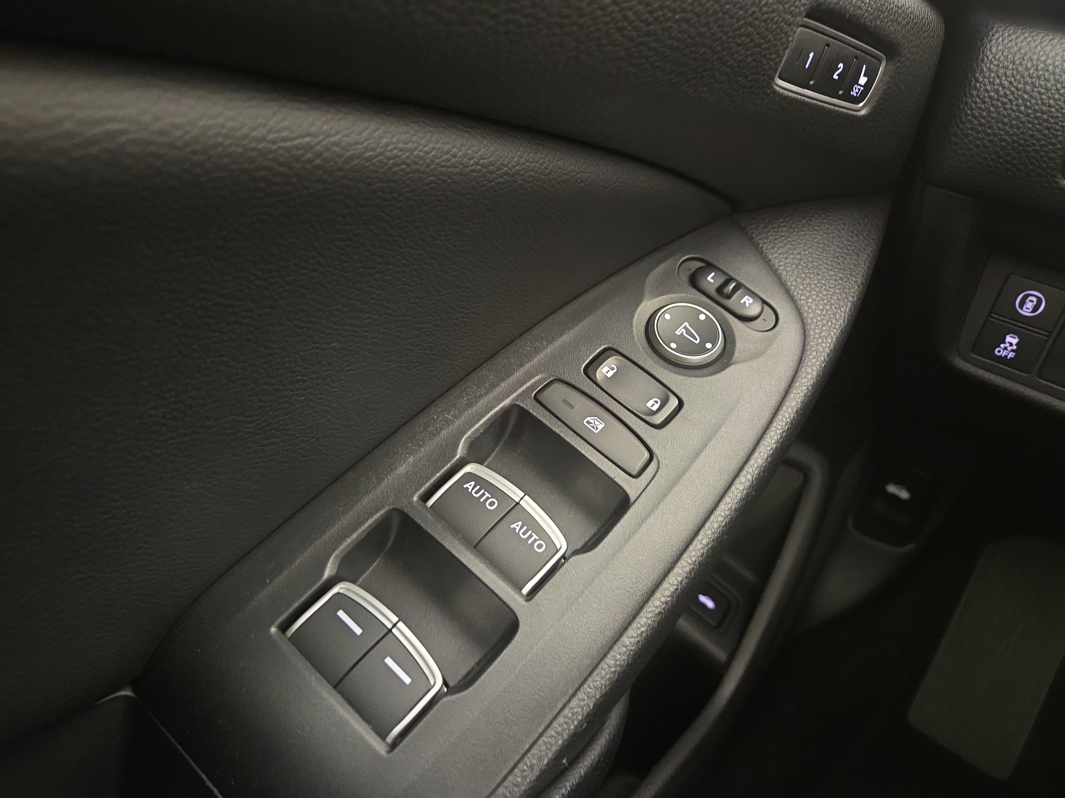 Used 2018 Honda Accord EX-L image 31