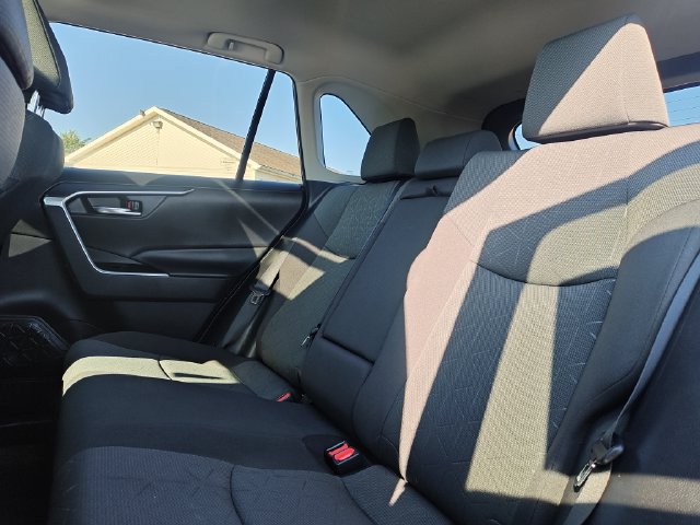 Used 2021 Toyota RAV4 XLE w/ Convenience Package AWD/4WD image 14