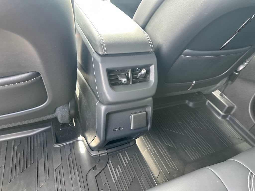 Used 2025 Cadillac Optiq Luxury 1 AWD/4WD image 32