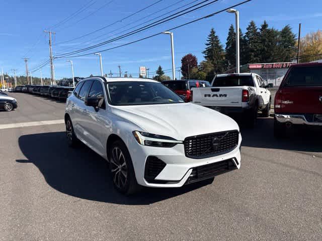 Used 2023 Volvo XC60 T8 Plus w/ Climate Package AWD/4WD image 3