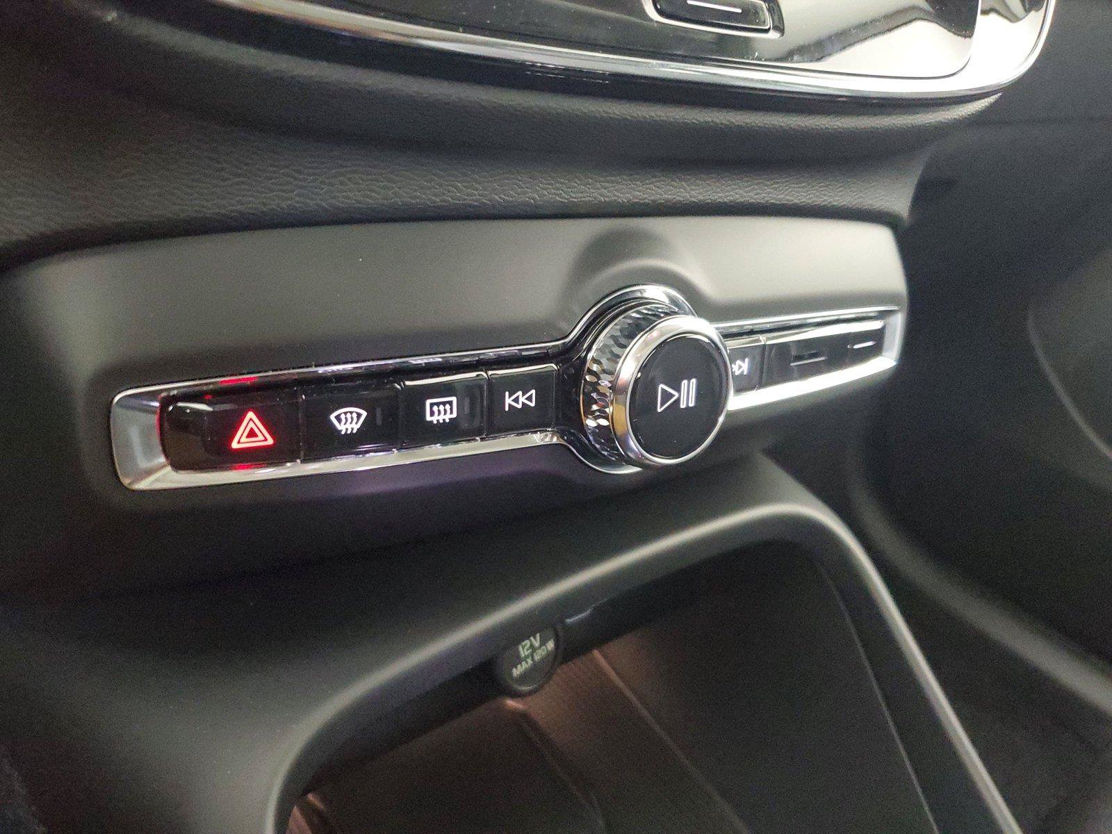 New 2026 Volvo XC40 B4 Plus w/ Protection Package Premier FWD image 30