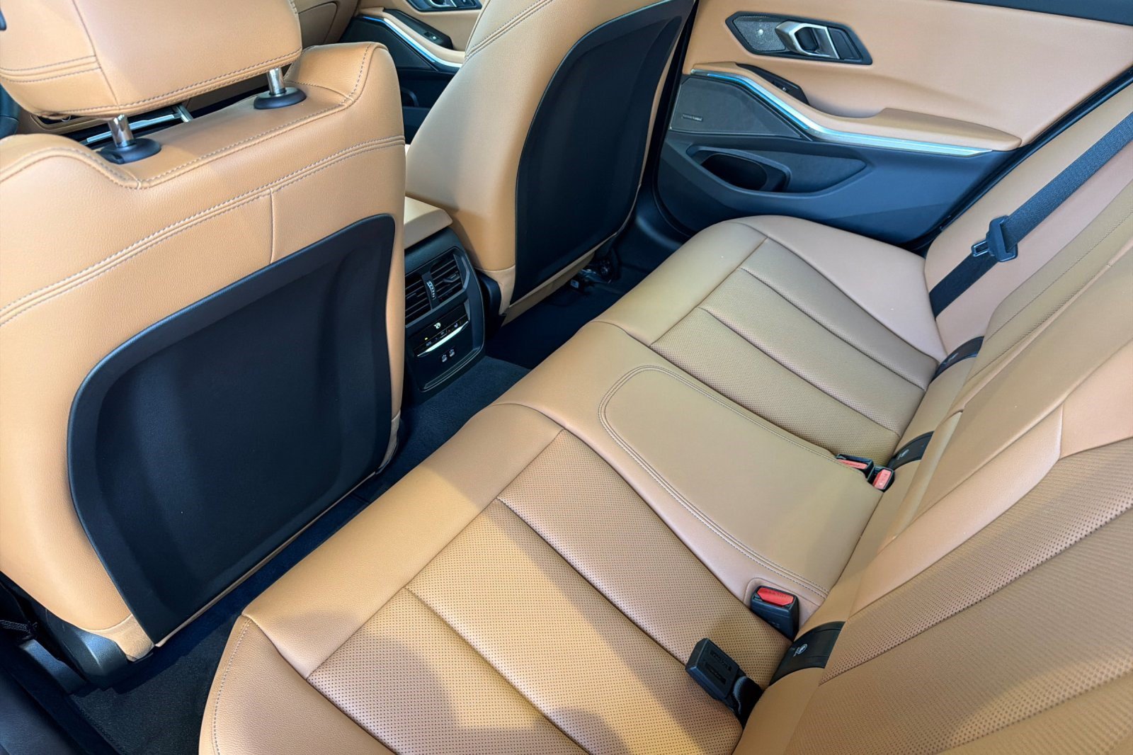 Used 2026 BMW 330i Sedan w/ Premium Package RWD image 15
