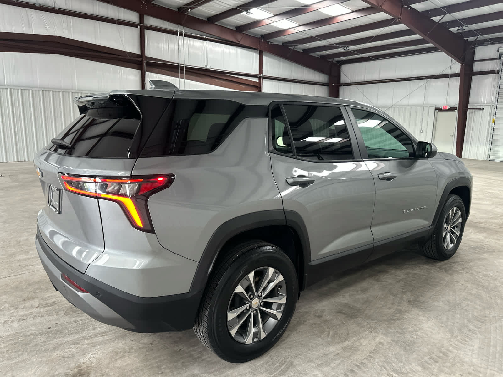 Used 2025 Chevrolet Equinox LT FWD image 5